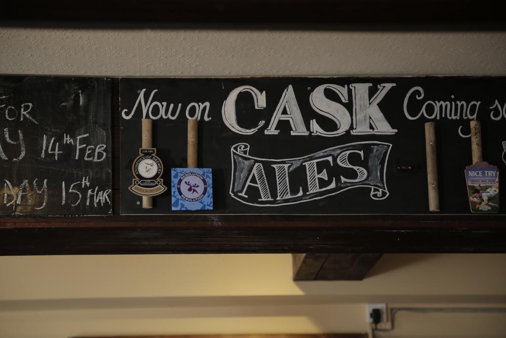 Hanmer Arms Экстерьер фото