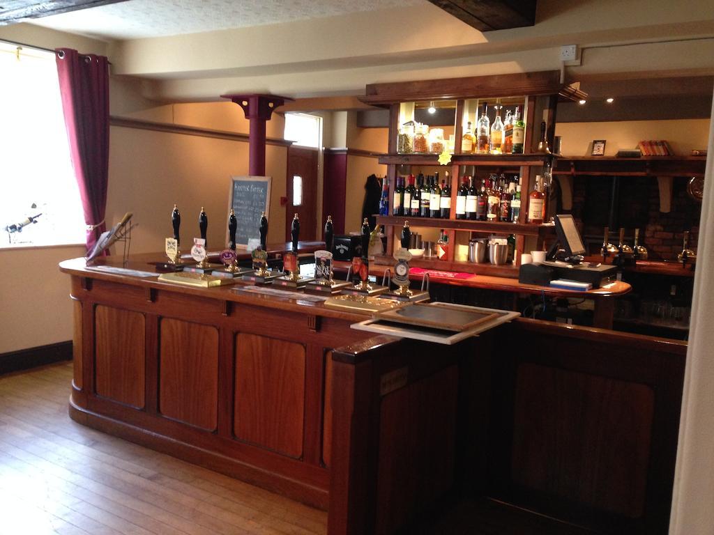 Hanmer Arms Экстерьер фото